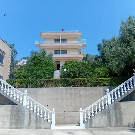 Telo Shehu ホームステイ